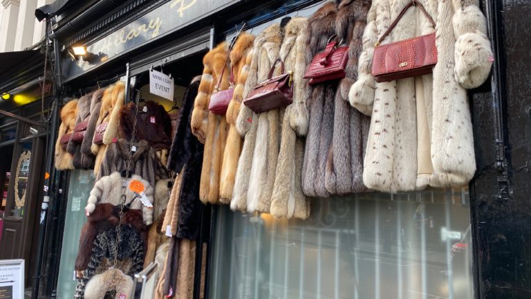 コーニッシュ鶏のグリルと温かいポテトとポートベローのサラダのレシピ